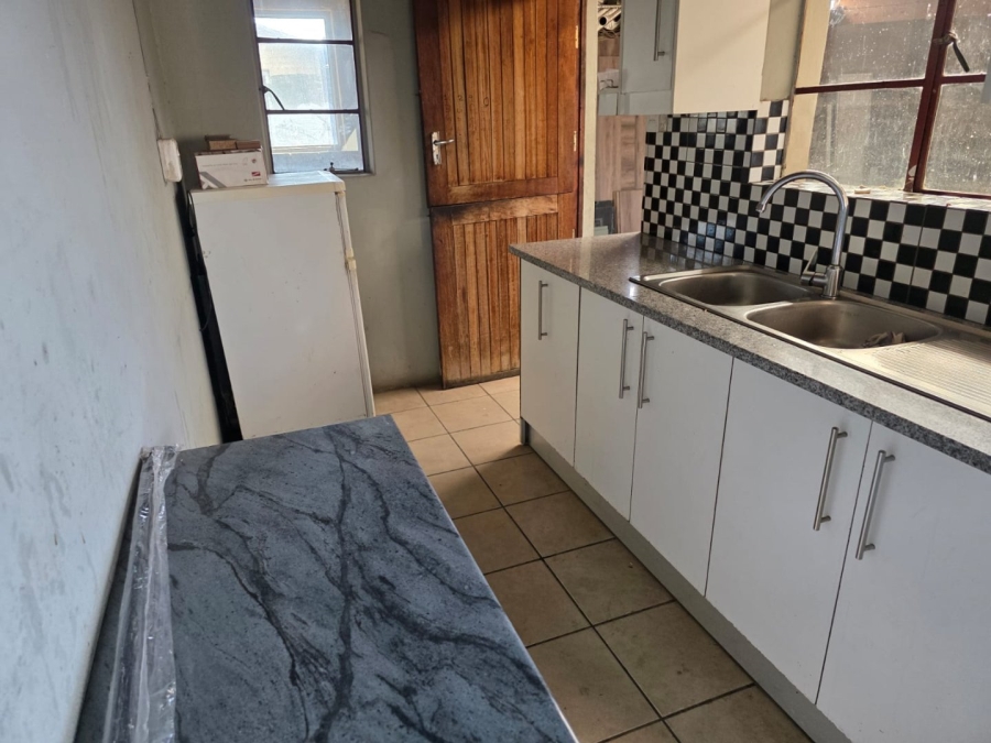 5 Bedroom Property for Sale in Bridgeton Western Cape
